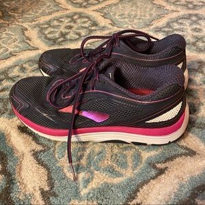 Brooks Dyad 9 Ombre Blue Fuchsia Indigo Size 8.5